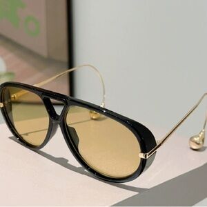 Chic Black and Gold Aviator Sunglasses